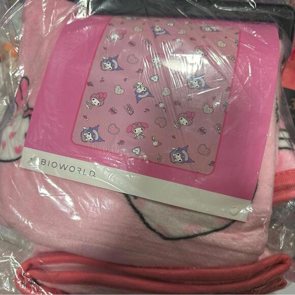 - Sanrio Hello Kitty My Melody & Kuromi Sleepover Throw Blanket - Picture 2 of 4